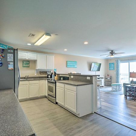 Ocean-View Oak Island Condo, 1 Block To Beach! Luaran gambar
