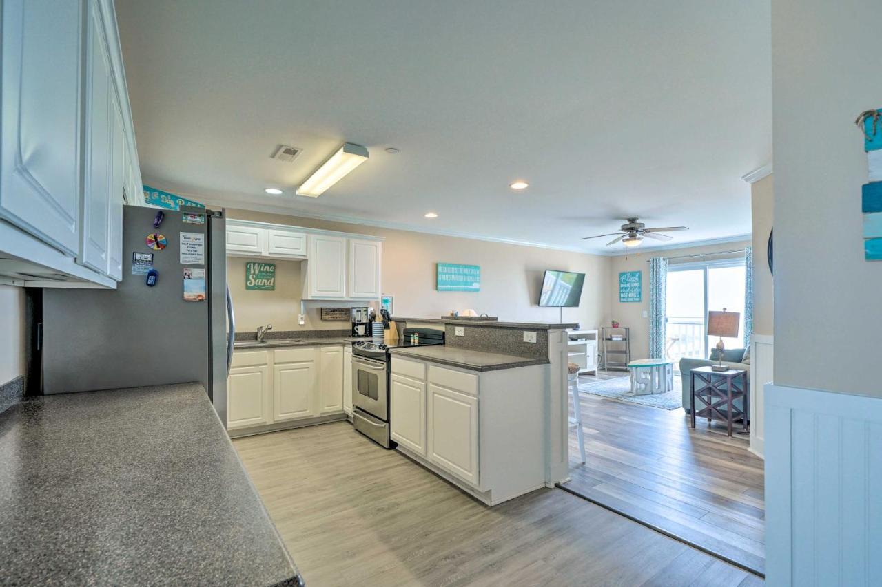 Ocean-View Oak Island Condo, 1 Block To Beach! Luaran gambar