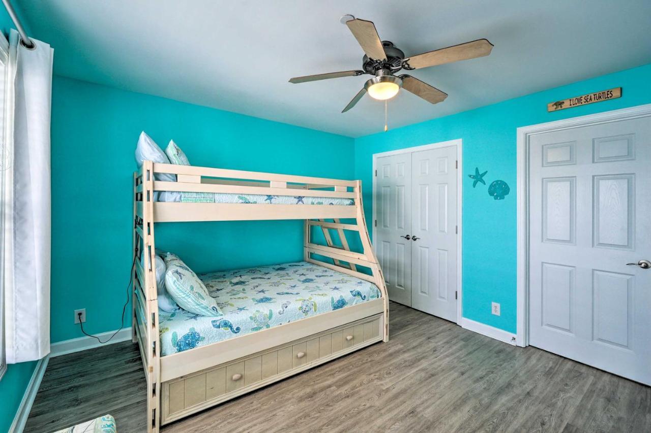 Ocean-View Oak Island Condo, 1 Block To Beach! Luaran gambar