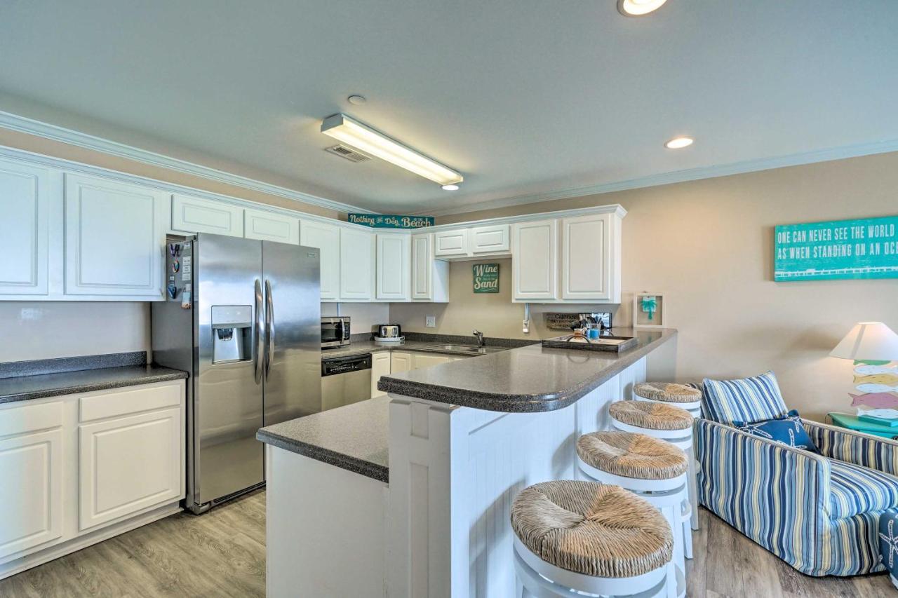 Ocean-View Oak Island Condo, 1 Block To Beach! Luaran gambar