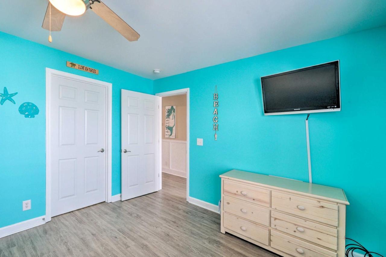 Ocean-View Oak Island Condo, 1 Block To Beach! Luaran gambar