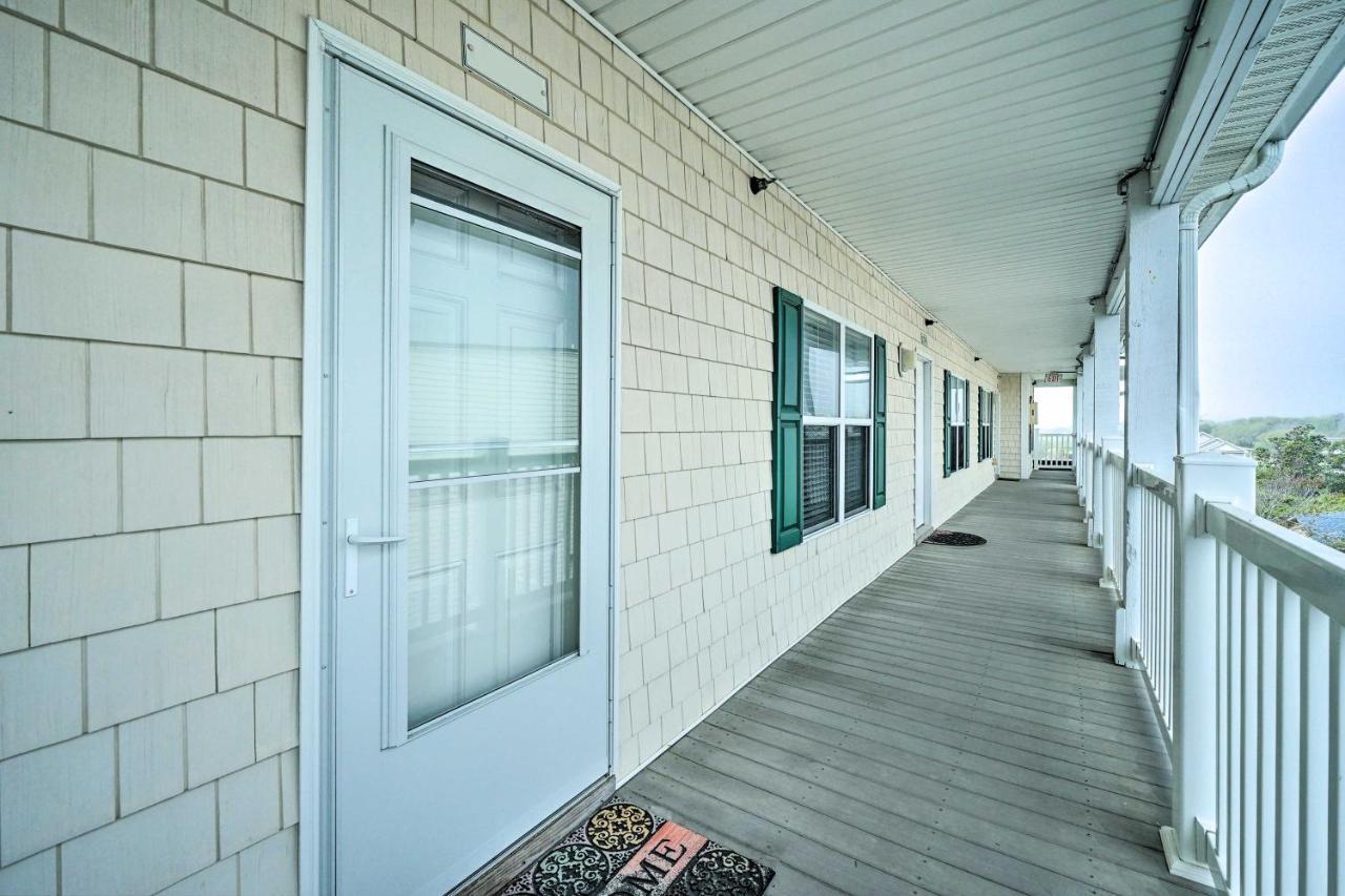 Ocean-View Oak Island Condo, 1 Block To Beach! Luaran gambar