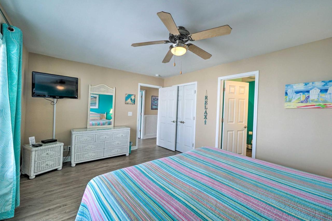 Ocean-View Oak Island Condo, 1 Block To Beach! Luaran gambar