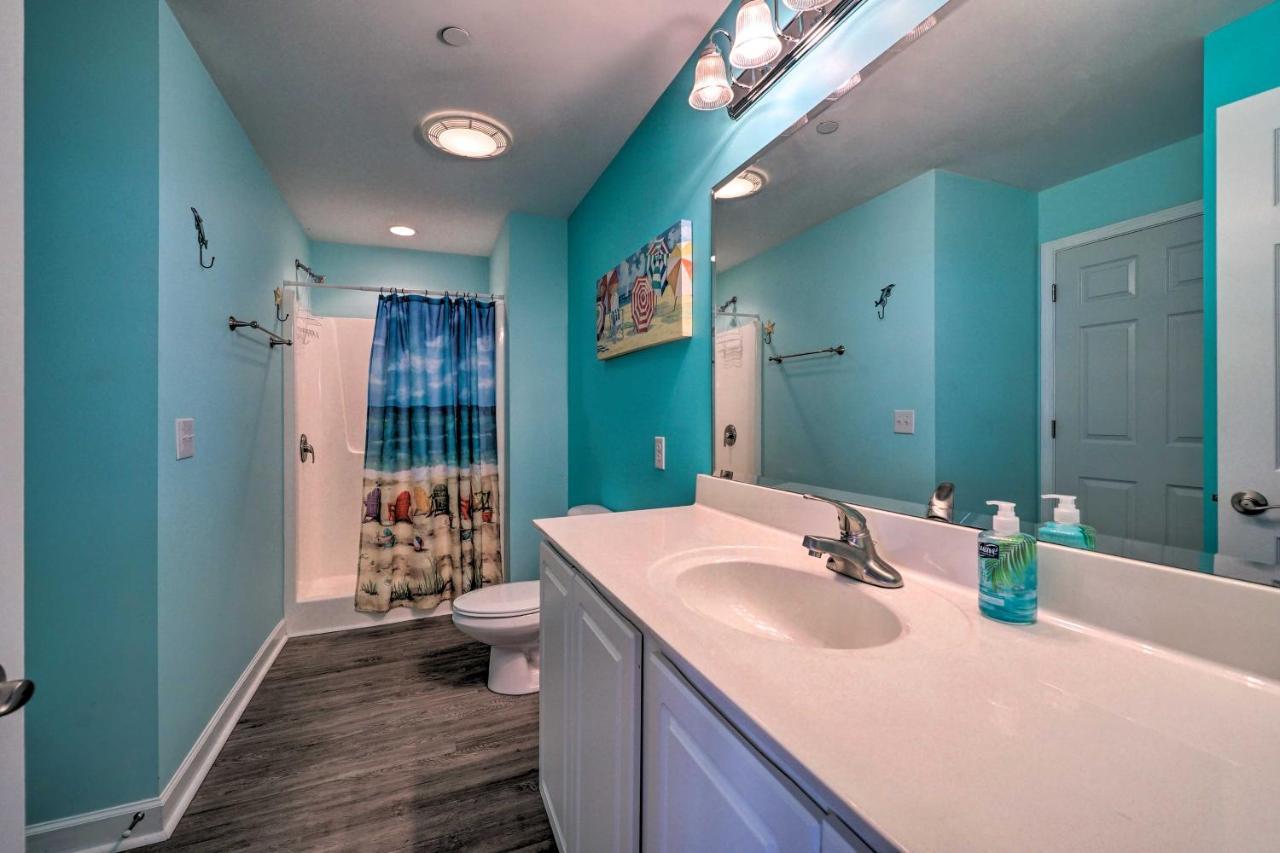 Ocean-View Oak Island Condo, 1 Block To Beach! Luaran gambar
