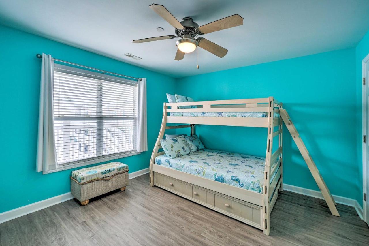 Ocean-View Oak Island Condo, 1 Block To Beach! Luaran gambar